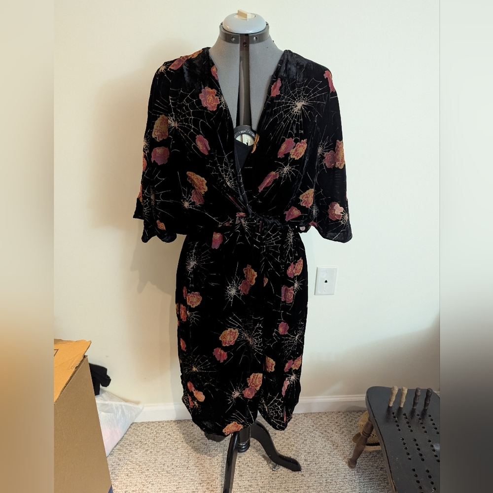 Elegant Black Floral Dress - Spiderwebs Floral